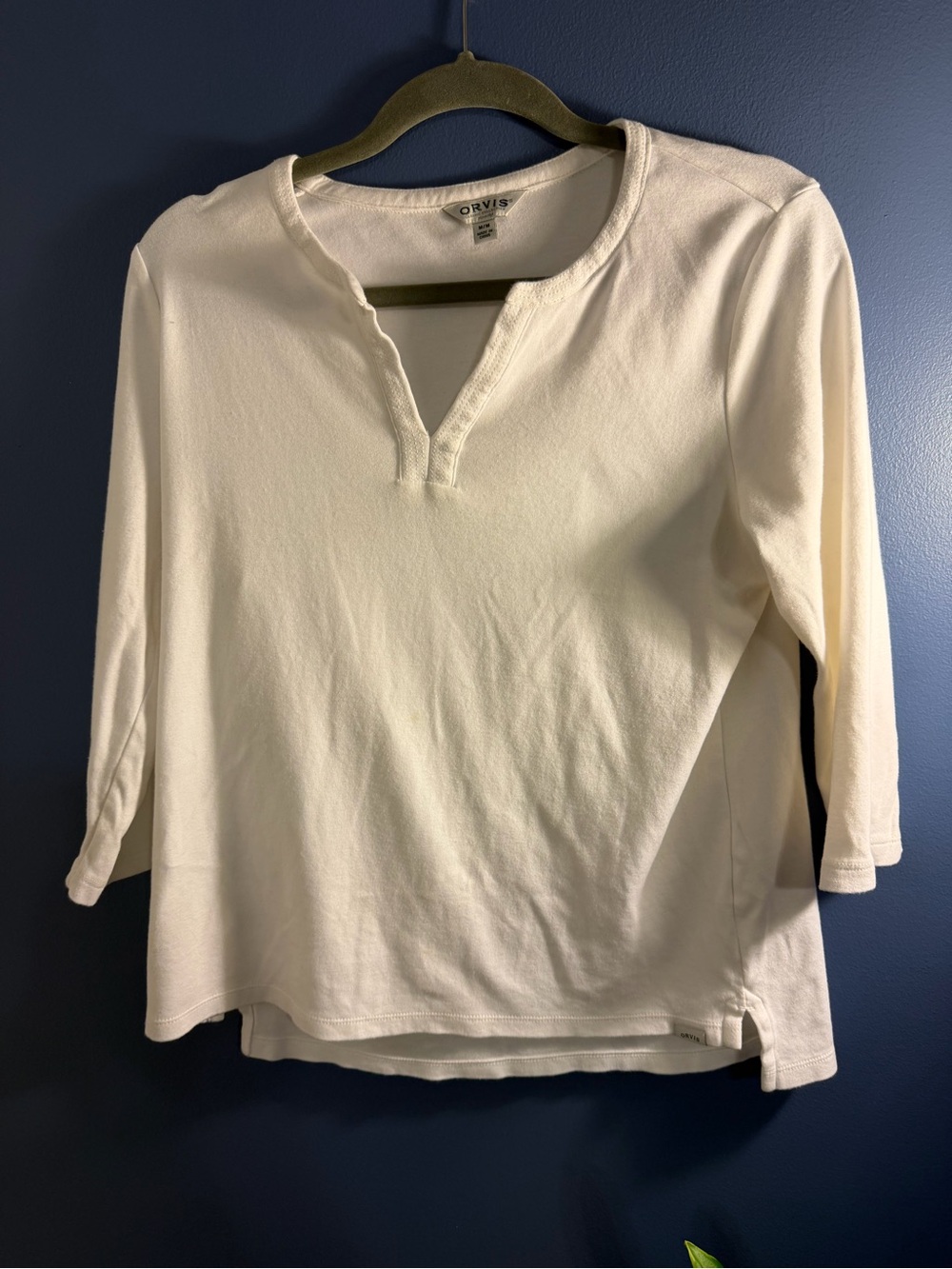 Orvis Women's Cream Split V-Notch Long Sleeve Tee Medium